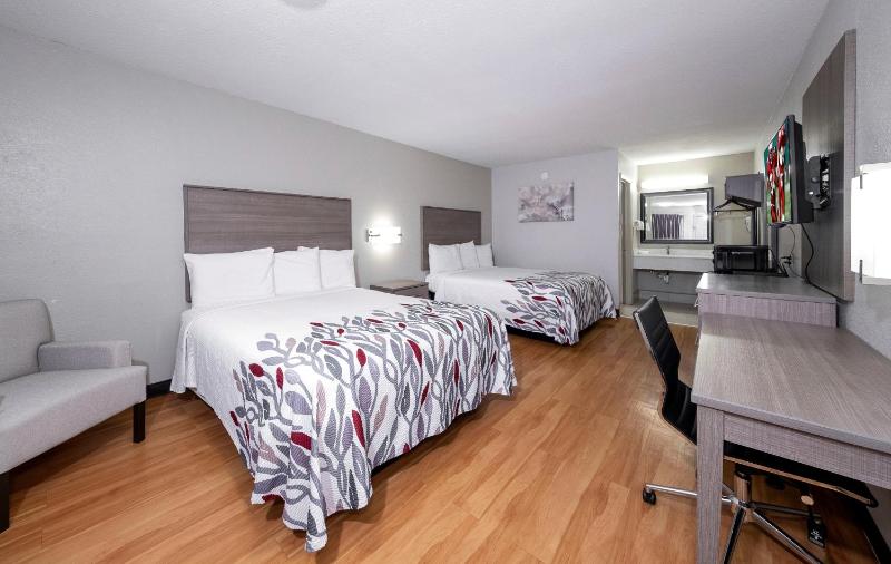 Deluxe Queen Room with 2 Queen Beds Smoke Free image 1
