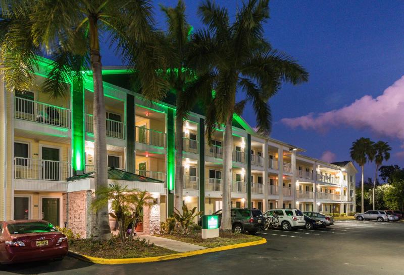 HomeTowne Studios Fort Lauderdale - image 18