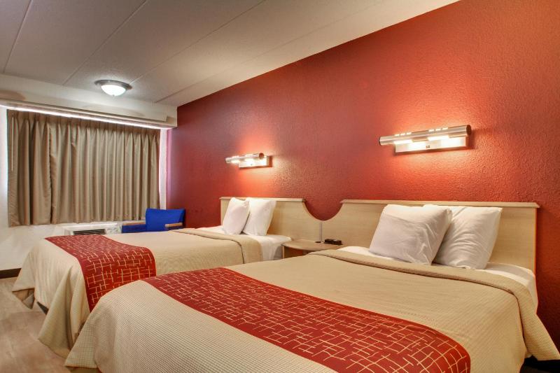Deluxe Room with Two Double Beds Smoke Free image 3