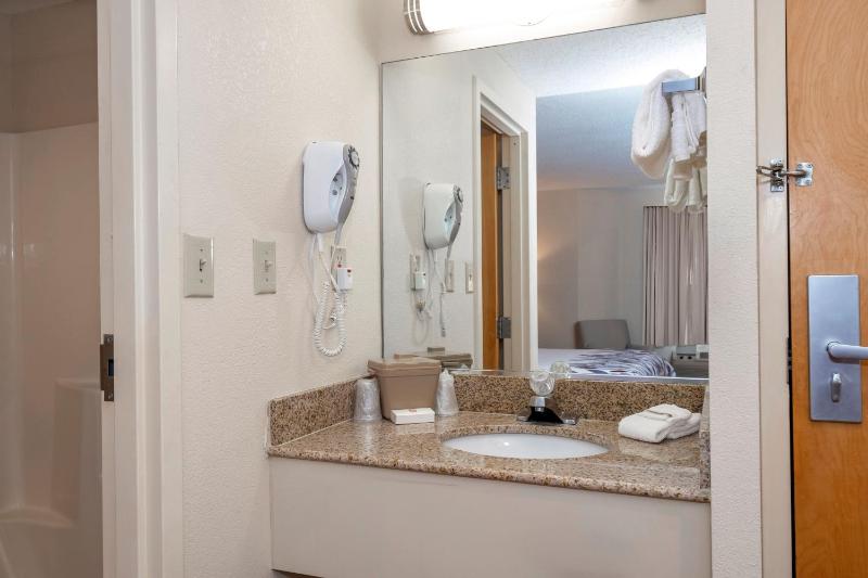 Superior King Room Smoke Free image 1