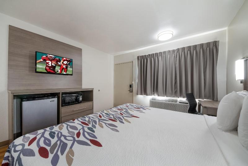 Deluxe King Room - Non-Smoking image 3