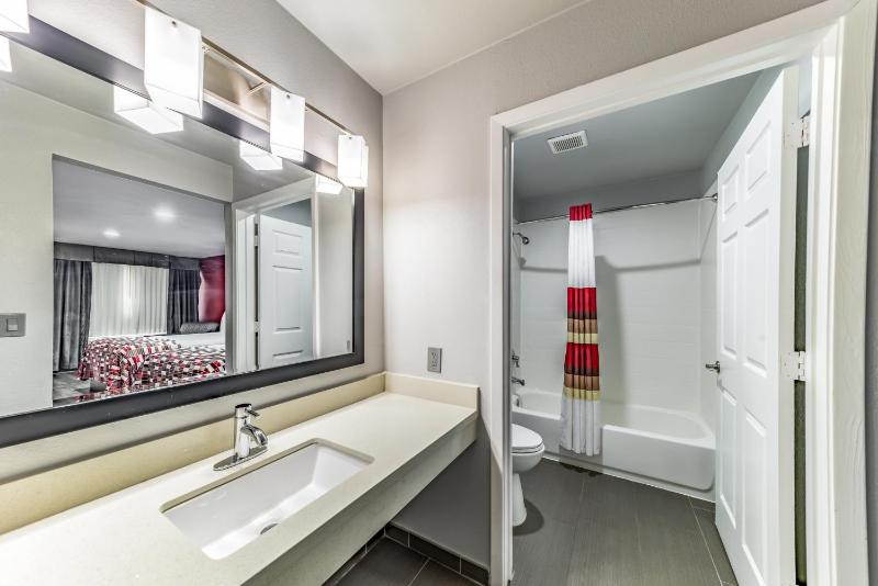 Deluxe Room with Two Queen Beds Smoke Free image 2