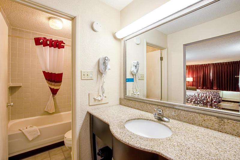 Deluxe Room with Two Queen Beds Non-Smoking image 2
