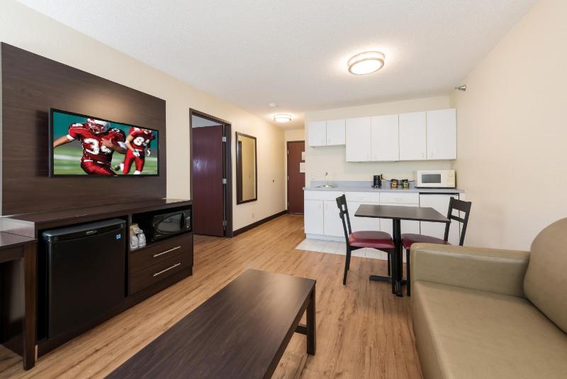 King Suite - Non-Smoking image 4