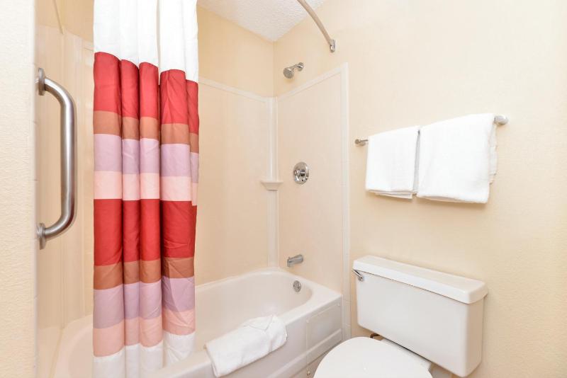 Deluxe Room with Two Double Beds Smoke Free image 2