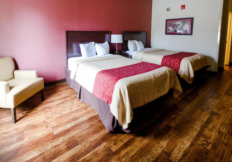 Deluxe Double Room with Two Double Beds - Disability Access/Non-Smoking image 3