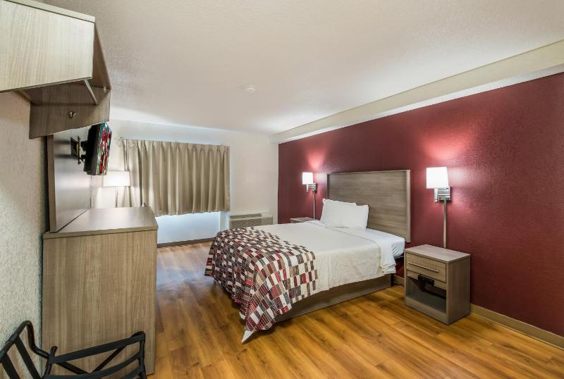 Queen Room with One Queen Bed - Non-Smoking image 4