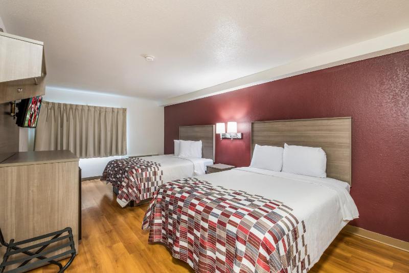 Queen Room with Two Queen Beds – Non-Smoking image 3