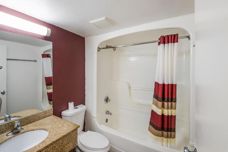 Queen Room with One Queen Bed - Non-Smoking image 2