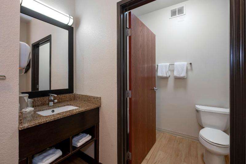  Suite King Room Smoke Free image 3