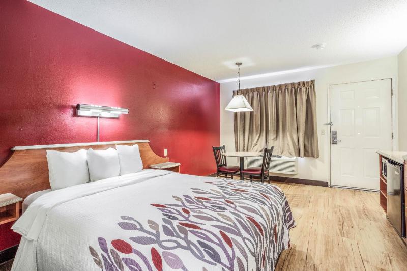 Deluxe Queen Room - Smoke Free image 3