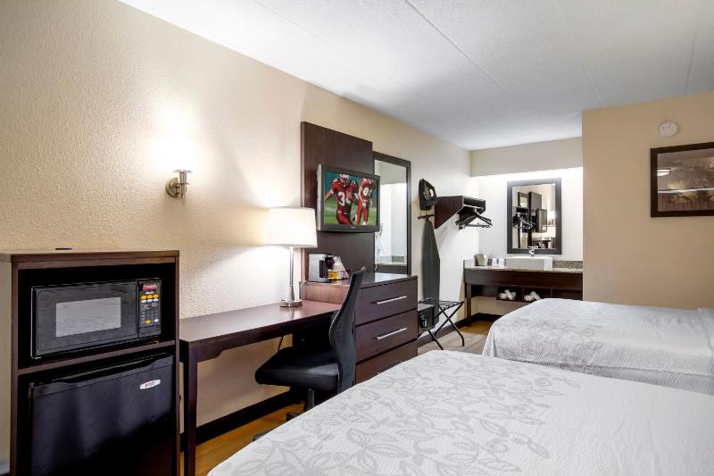 Deluxe Room with Two Double Beds Smoke Free image 4