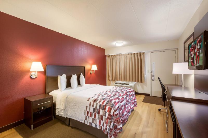 Deluxe King Room Non-Smoking image 4
