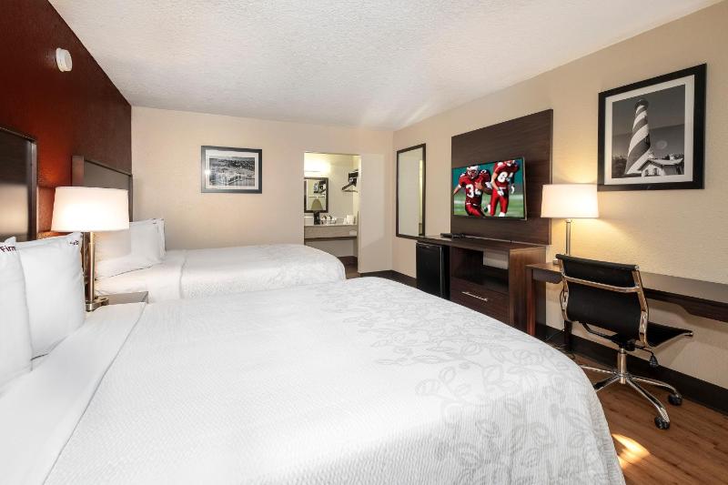 2 Queen Beds Smoke-Free image 4