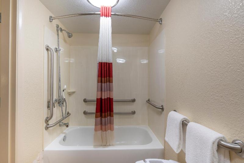 Superior King Room Disability Access Smoke Free image 2