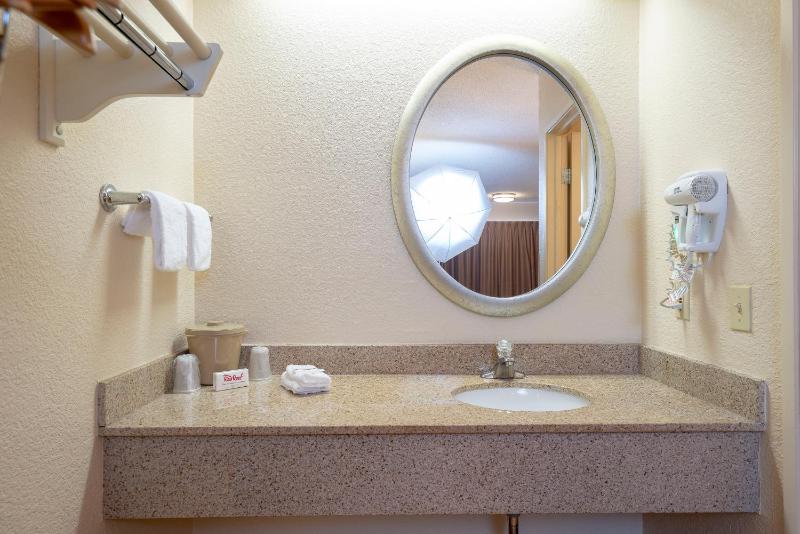  Deluxe Room with Two Double Beds Smoke Free image 3