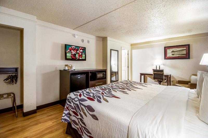 Deluxe King Room - Non-Smoking image 4