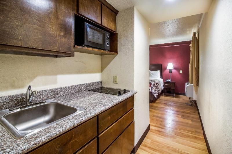 King Suite with Kitchenette - Non smoking image 3