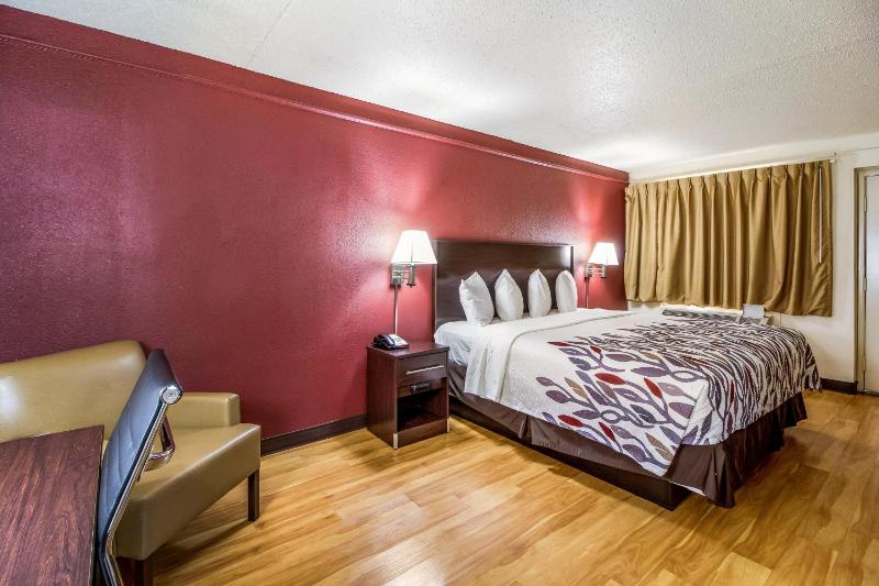 Deluxe King Room - Non-Smoking image 3