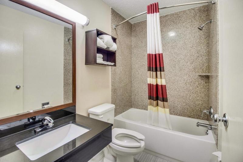 Deluxe Room with Two Queen Beds Non-Smoking image 2