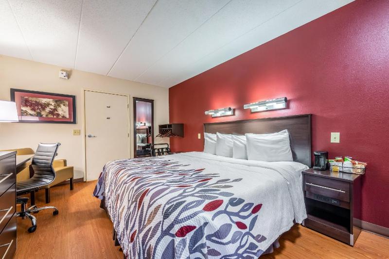 Deluxe King Room Disability Access Smoke Free image 1