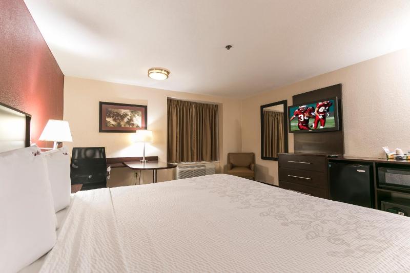 Superior King Room Smoke Free image 3