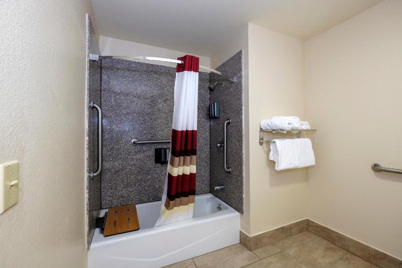 Superior Queen Room with Two Queen Beds - Disability Access/Smoke Free image 3