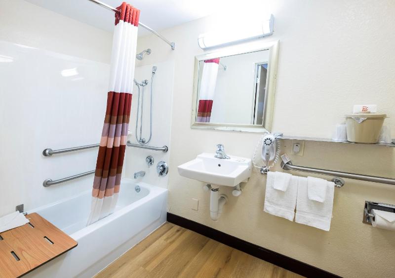 Deluxe King Room - Disability Access/Smoke Free image 2