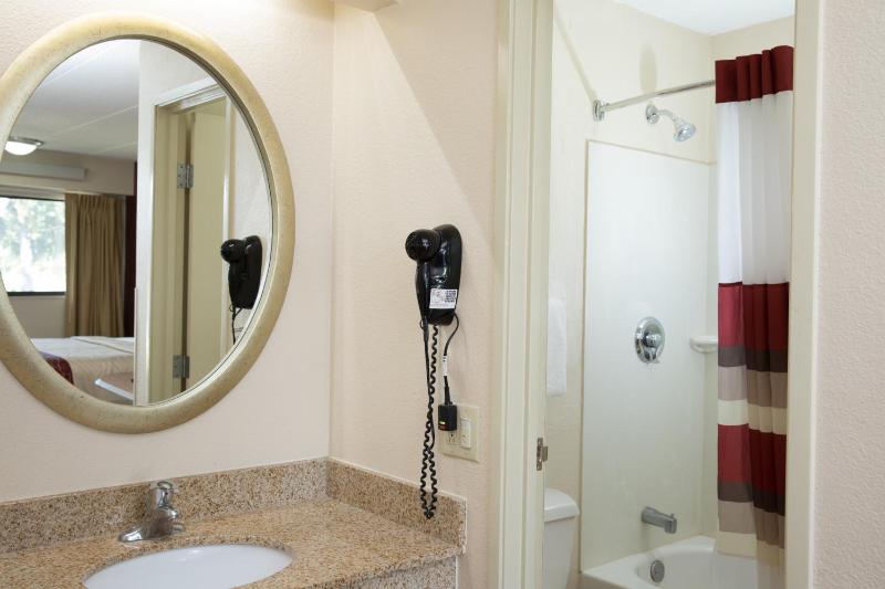 Superior King Room - Smoke Free image 3