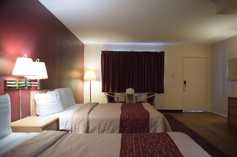 Deluxe Room with Two Double Beds Non-Smoking image 3