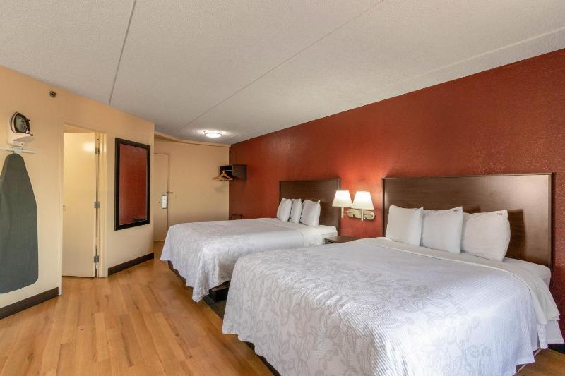 Deluxe Room with Two Queen Beds Smoke Free image 4
