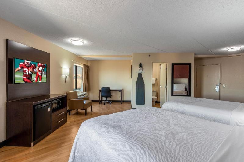 Deluxe Room with Two Queen Beds Smoke Free image 3