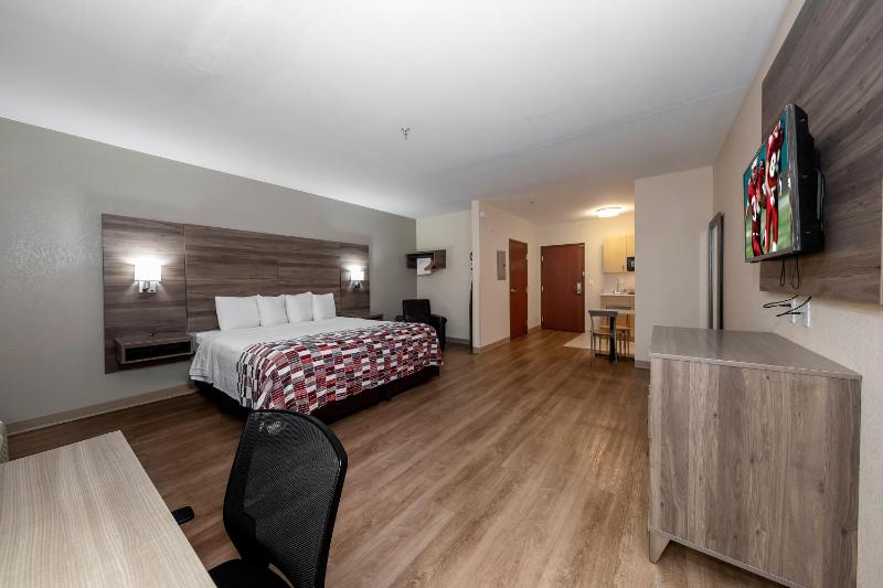 Deluxe King Room with Kitchen - Non-Smoking image 4