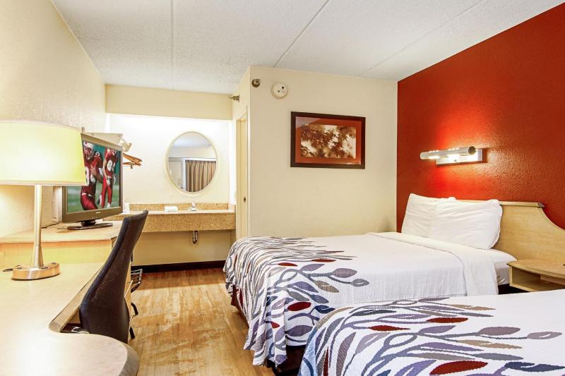 Deluxe Room with Two Double Beds Smoke Free image 3