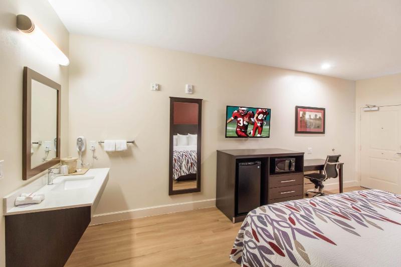 Deluxe Room with Two Queen Beds Disability Access with Kitchenette Smoke Free image 3