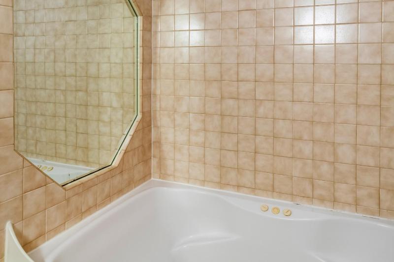 Suite King with Spa Bath Non-Smoking image 3