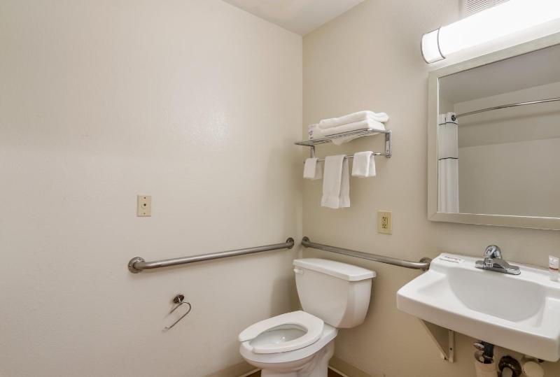 Studio Queen Room Disability Access  Non-Smoking image 2