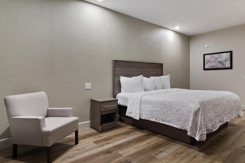 Superior King Room - Disability Access/Smoke Free image 1