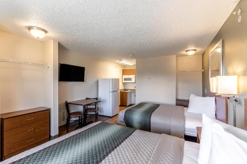 Studio with Two Double Beds - Non-Smoking image 3