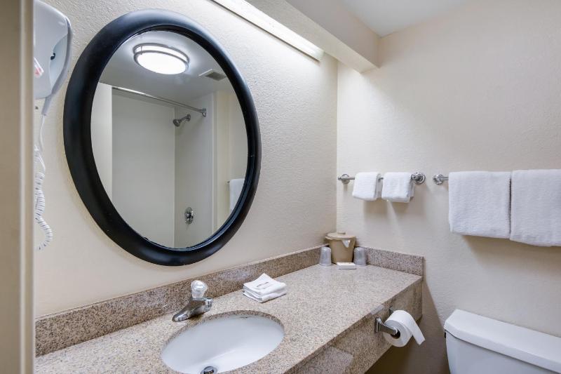 Standard Room with Two Double Beds Smoke Free image 2