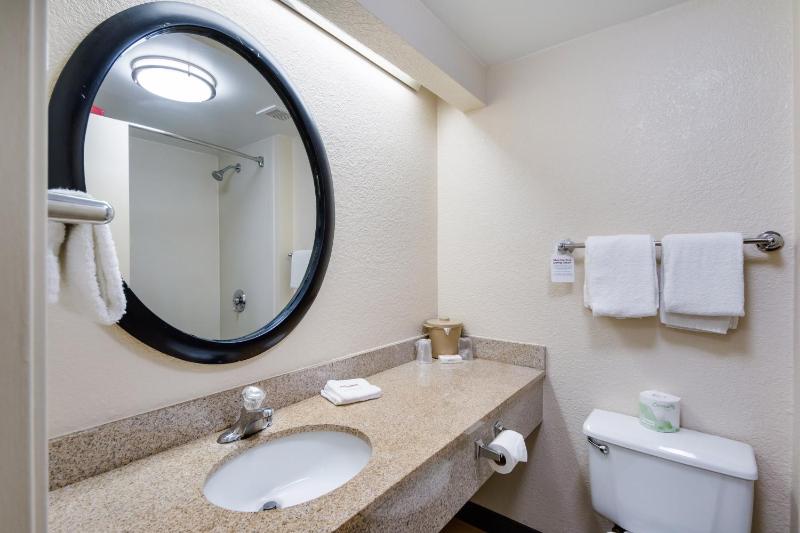Superior King Room Smoke Free image 2