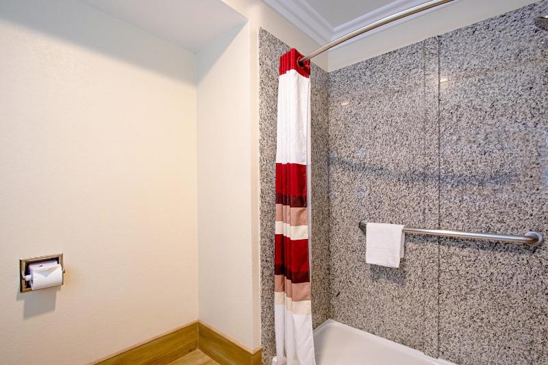 Suite with Two King Beds Fireplace and Spa Bath Non-Smoking image 3