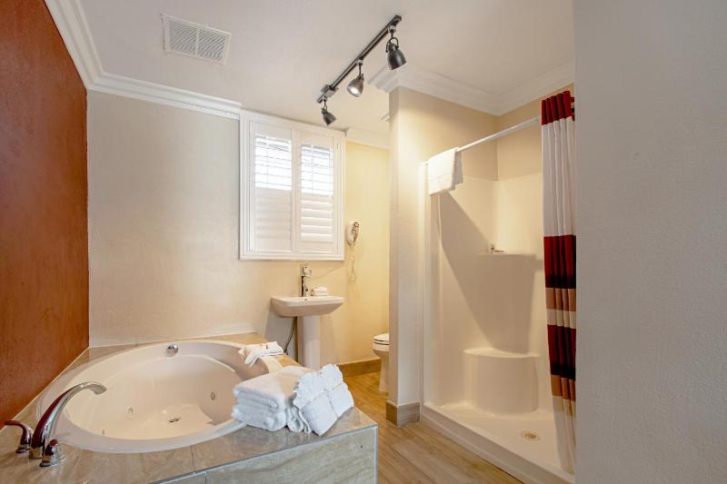 Suite with Two King Beds Fireplace and Spa Bath Non-Smoking image 2