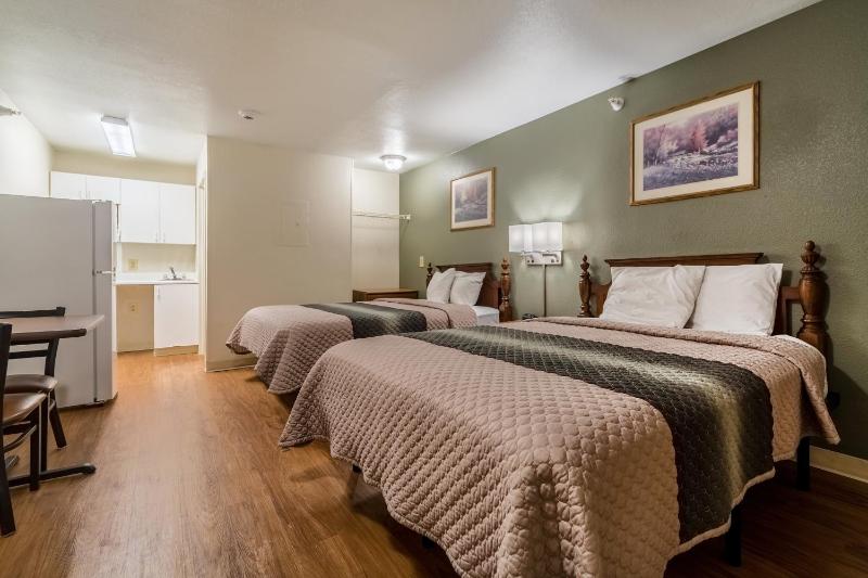 Studio Room with Two Queen Beds Non-Smoking  image 4