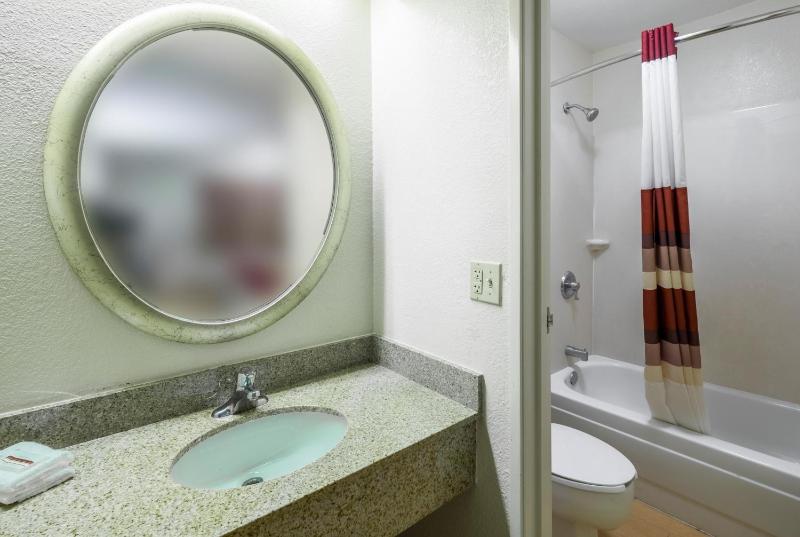 Red Roof Inn Jacksonville Airport - image 11