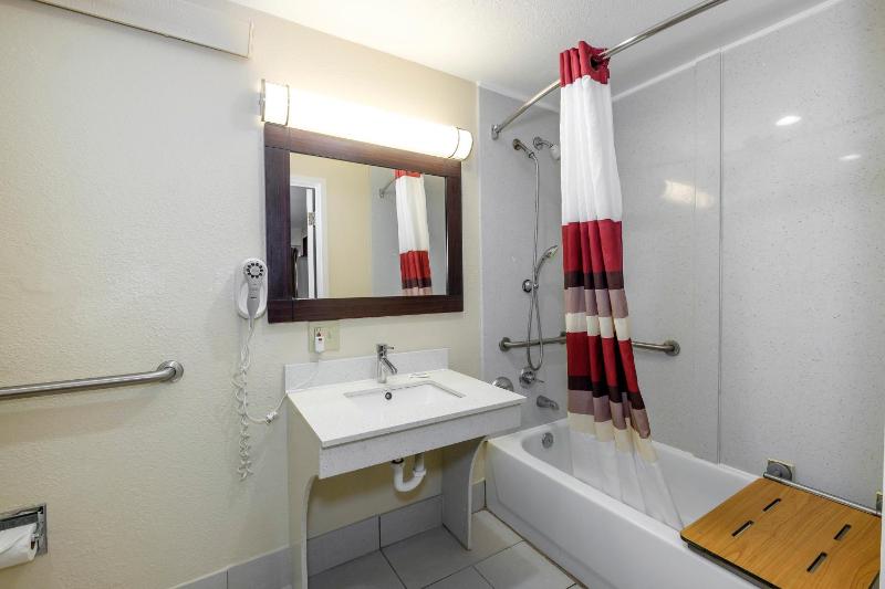 Standard King Room Disability Access Non-Smoking image 3