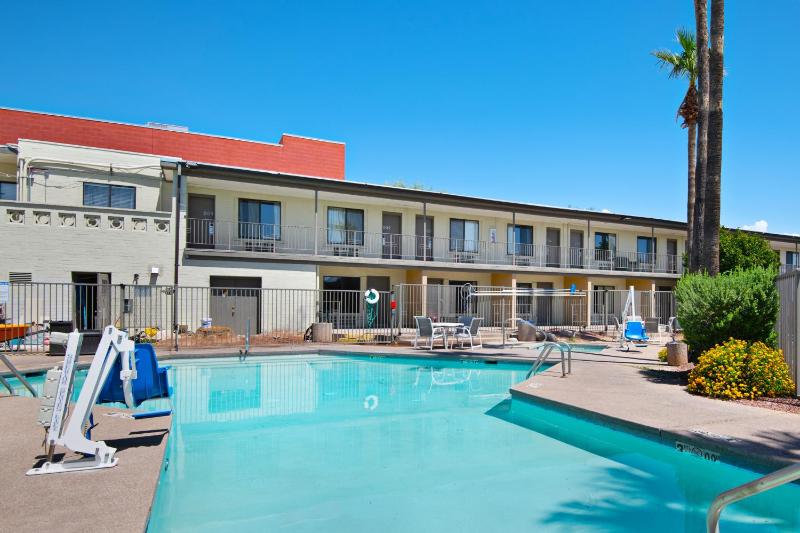Red Roof Inn Tucson Downtown- University - image 6