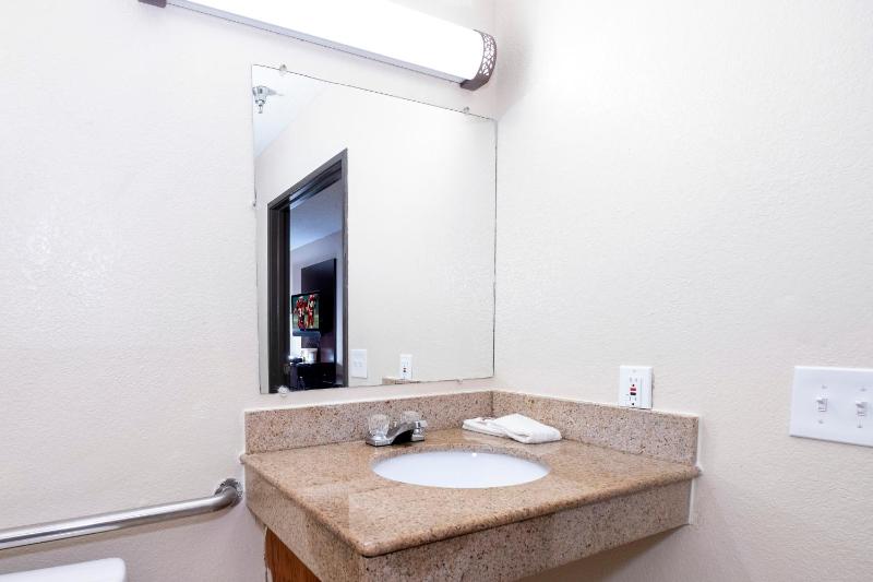 Superior King Room - Disability Access/Non-Smoking image 3