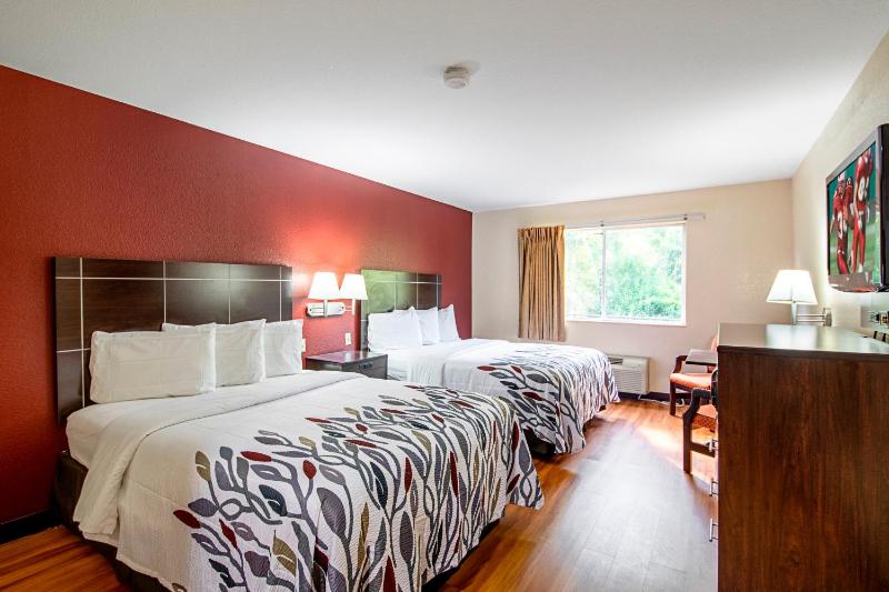 Deluxe Room with Two Queen Beds Non-Smoking image 3