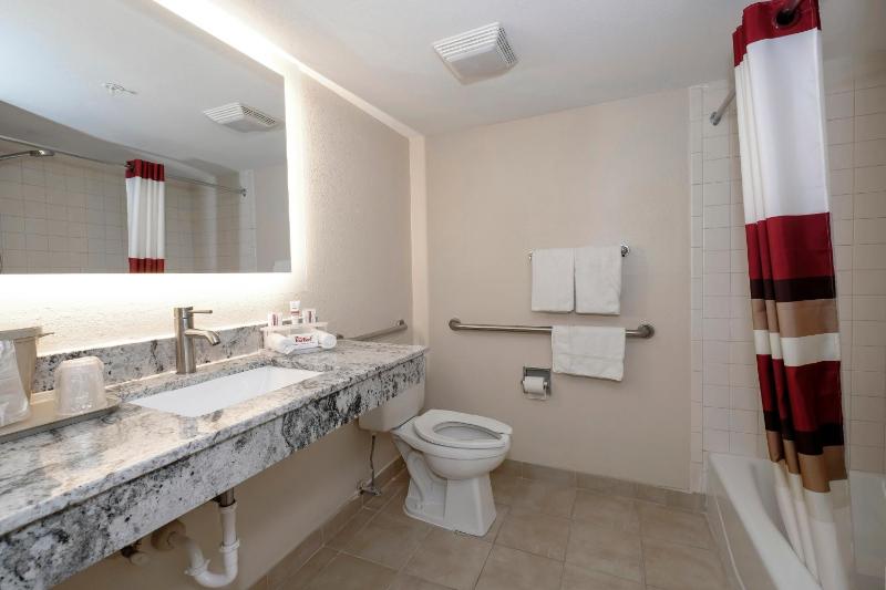 Deluxe King Room Disability Access Non-Smoking image 2